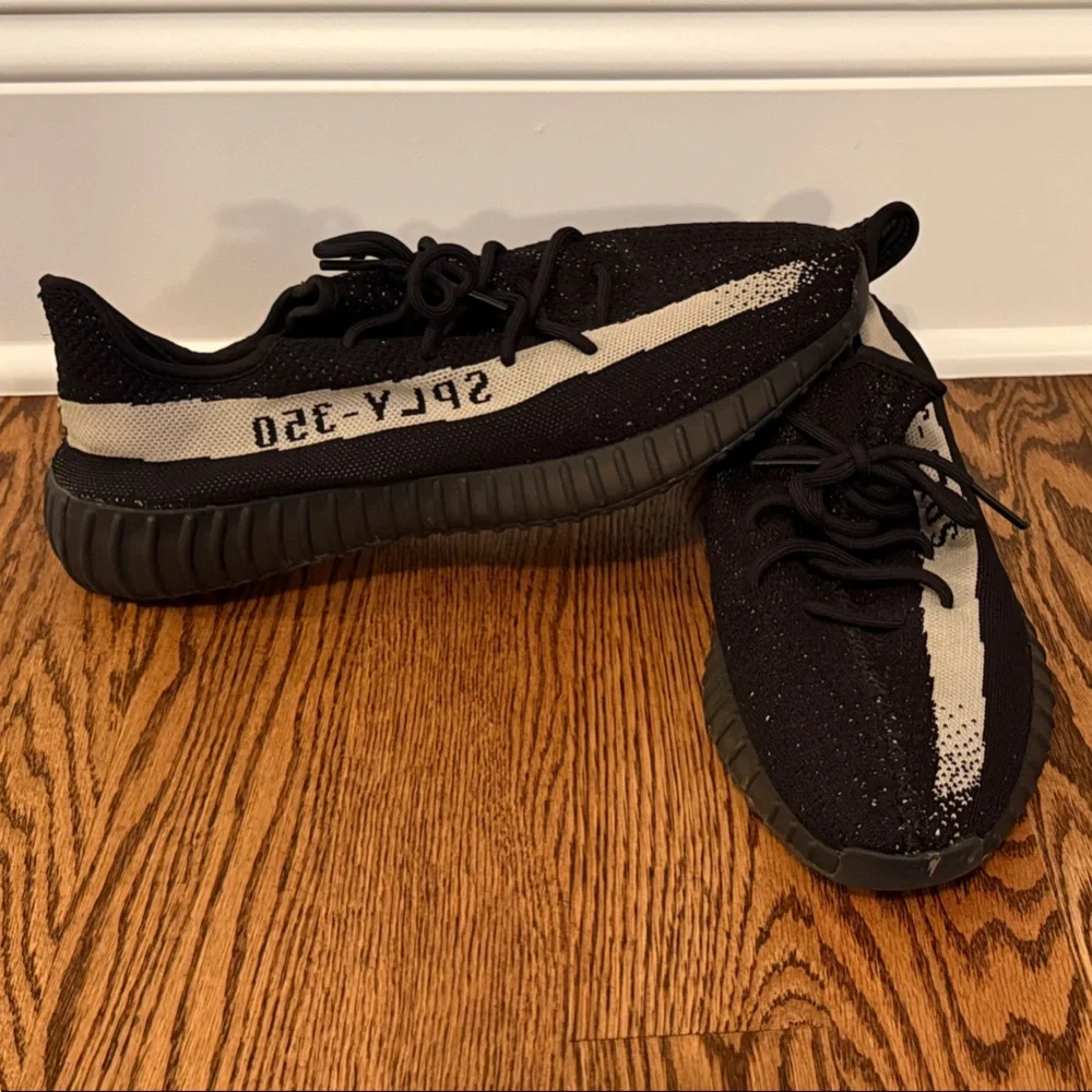 Yeezy 350 V2 Oreo Sneakers Mens sz. 14.5 - Picture 3 of 8